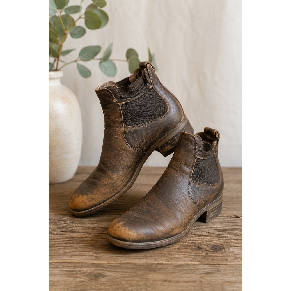 UGG Distressed Leather Chelsea Ankle Boots Shearling Lined Pull On Women's 8